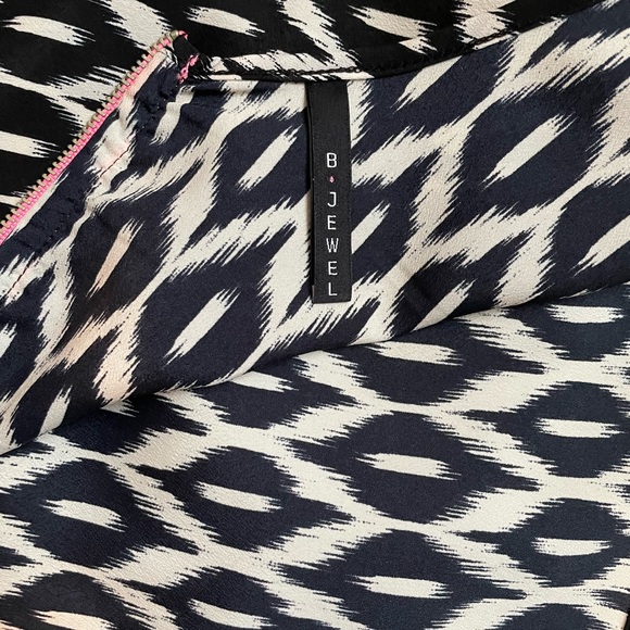 B Jewel Geometric Pattern Tank - Picture 6 of 7